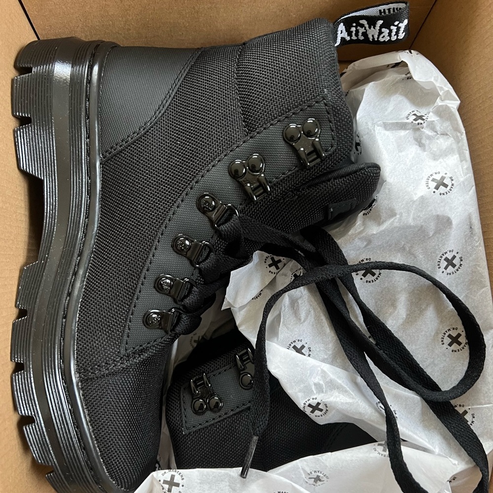 Dr martens women’s combs lace up boot